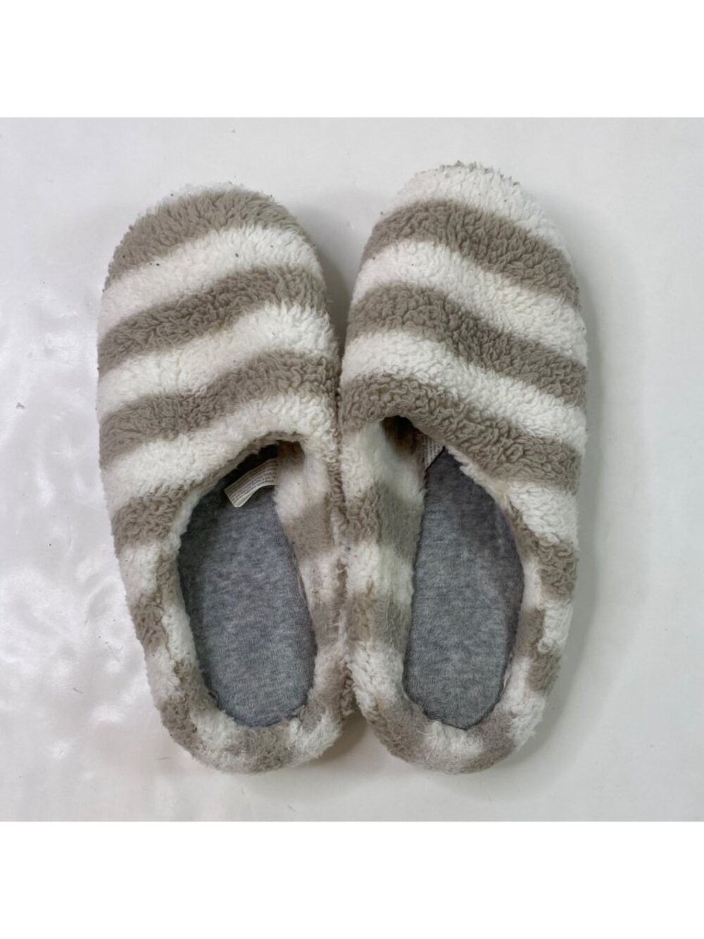 Dearfoams Deluxe Womens Striped Fuzzy Slippers Comfort Shoes Beige Size 7-8